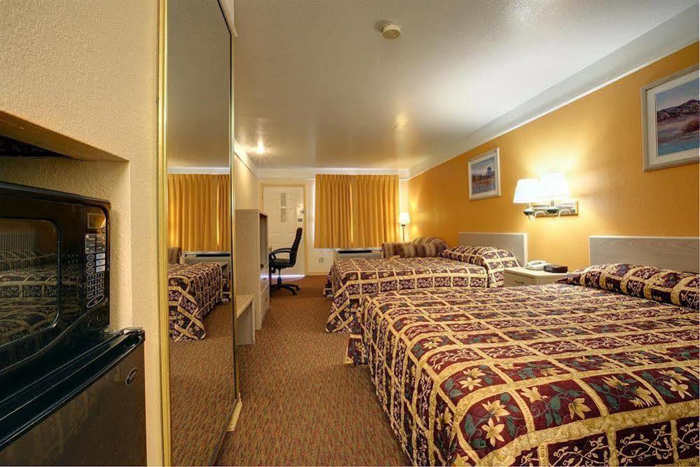 Texas Inn & Suites Pharr/San Juan Екстер'єр фото