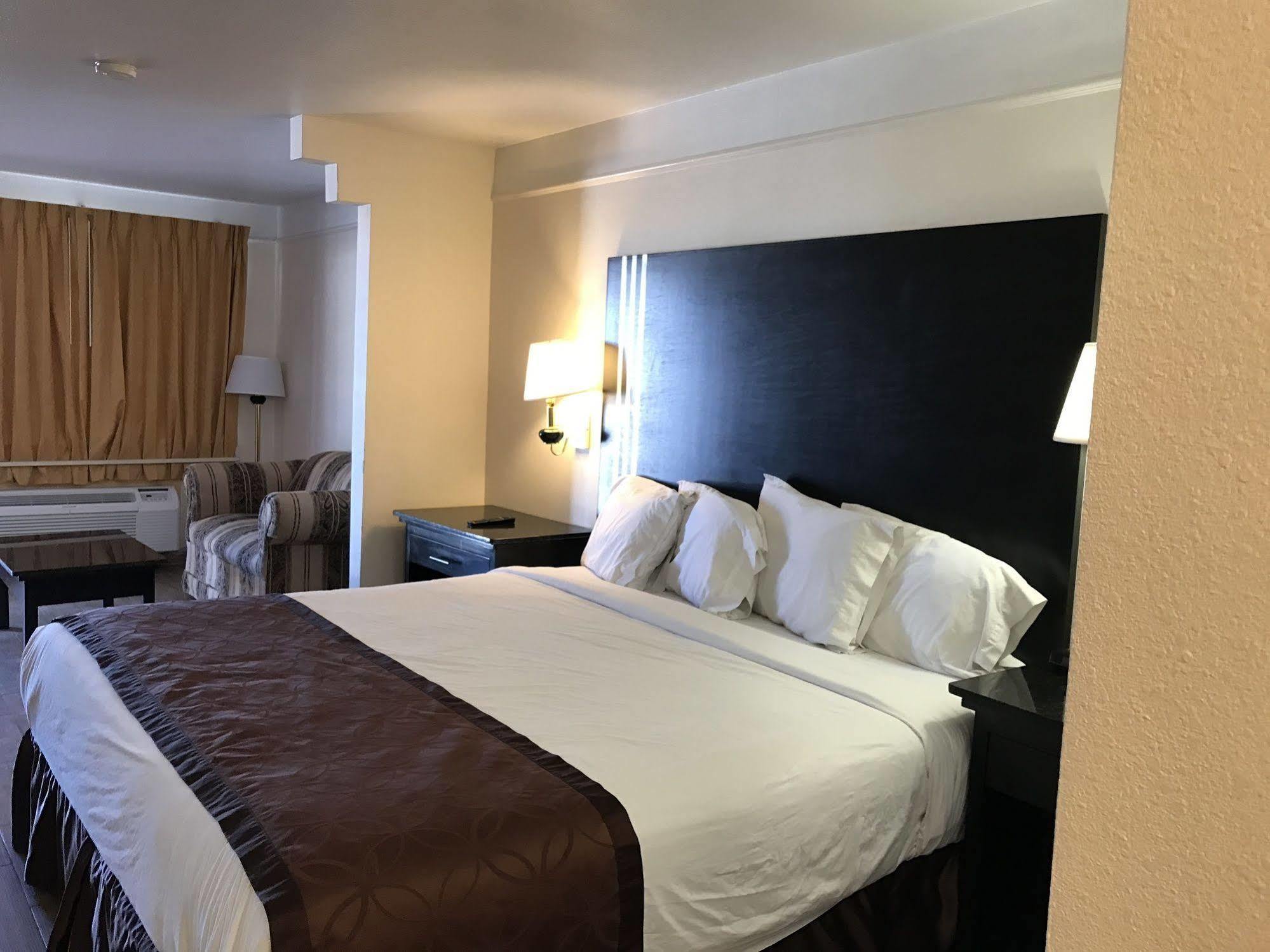 Texas Inn & Suites Pharr/San Juan Екстер'єр фото