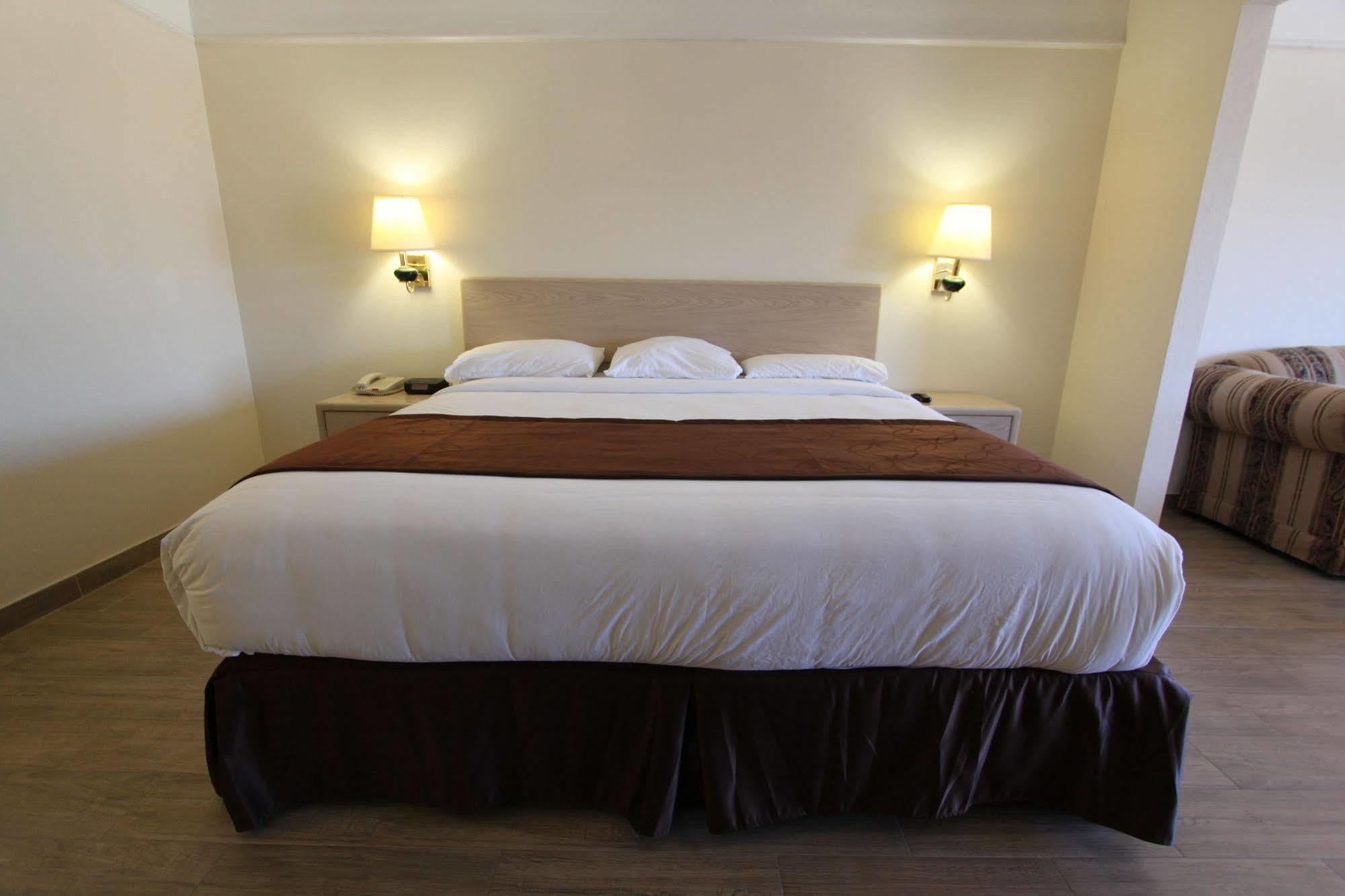 Texas Inn & Suites Pharr/San Juan Екстер'єр фото