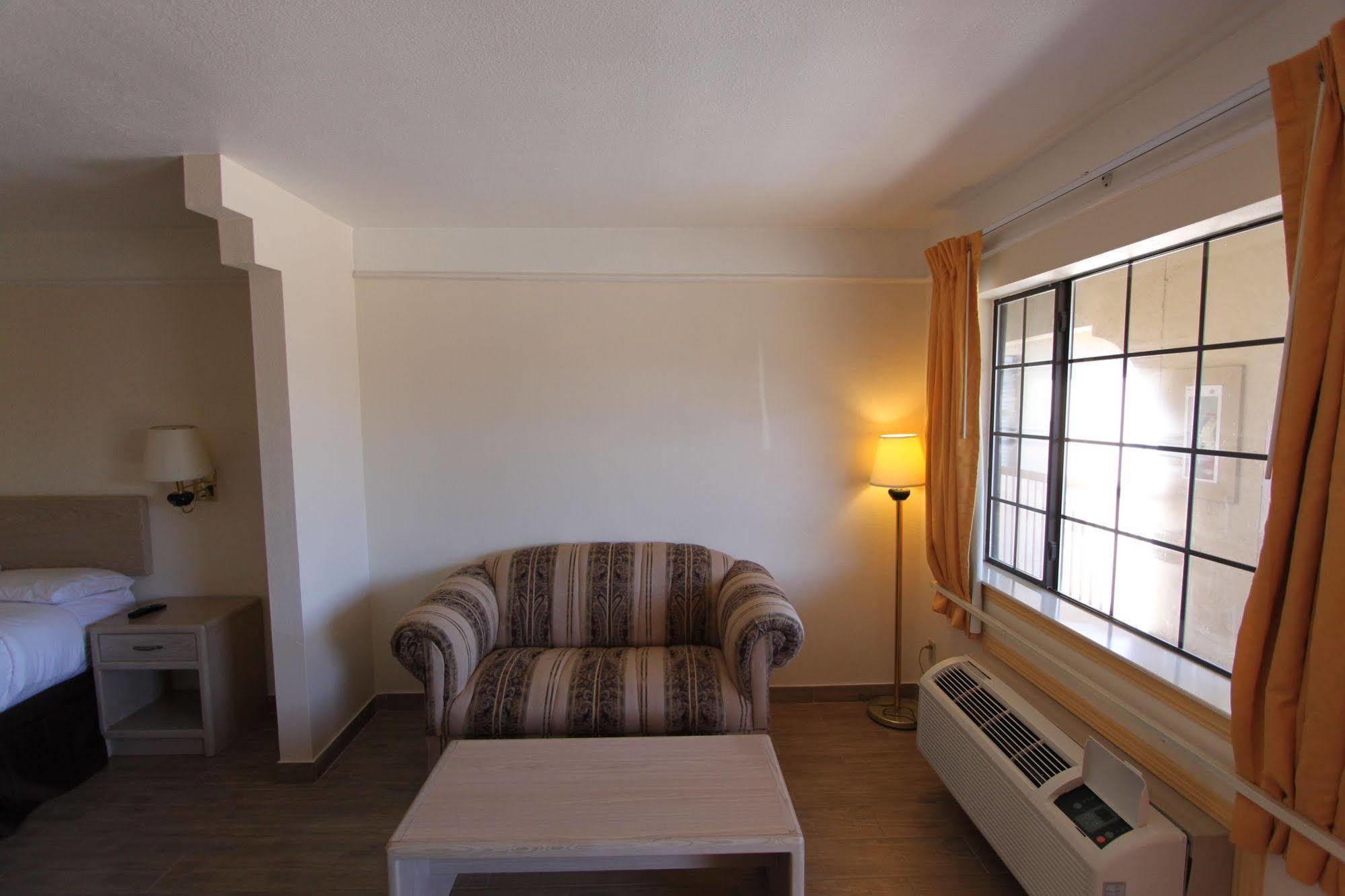 Texas Inn & Suites Pharr/San Juan Екстер'єр фото