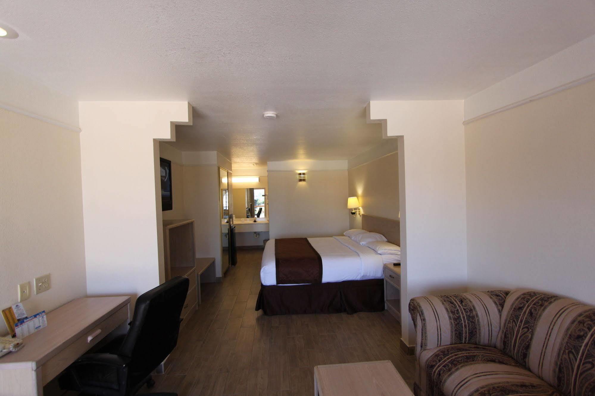 Texas Inn & Suites Pharr/San Juan Екстер'єр фото