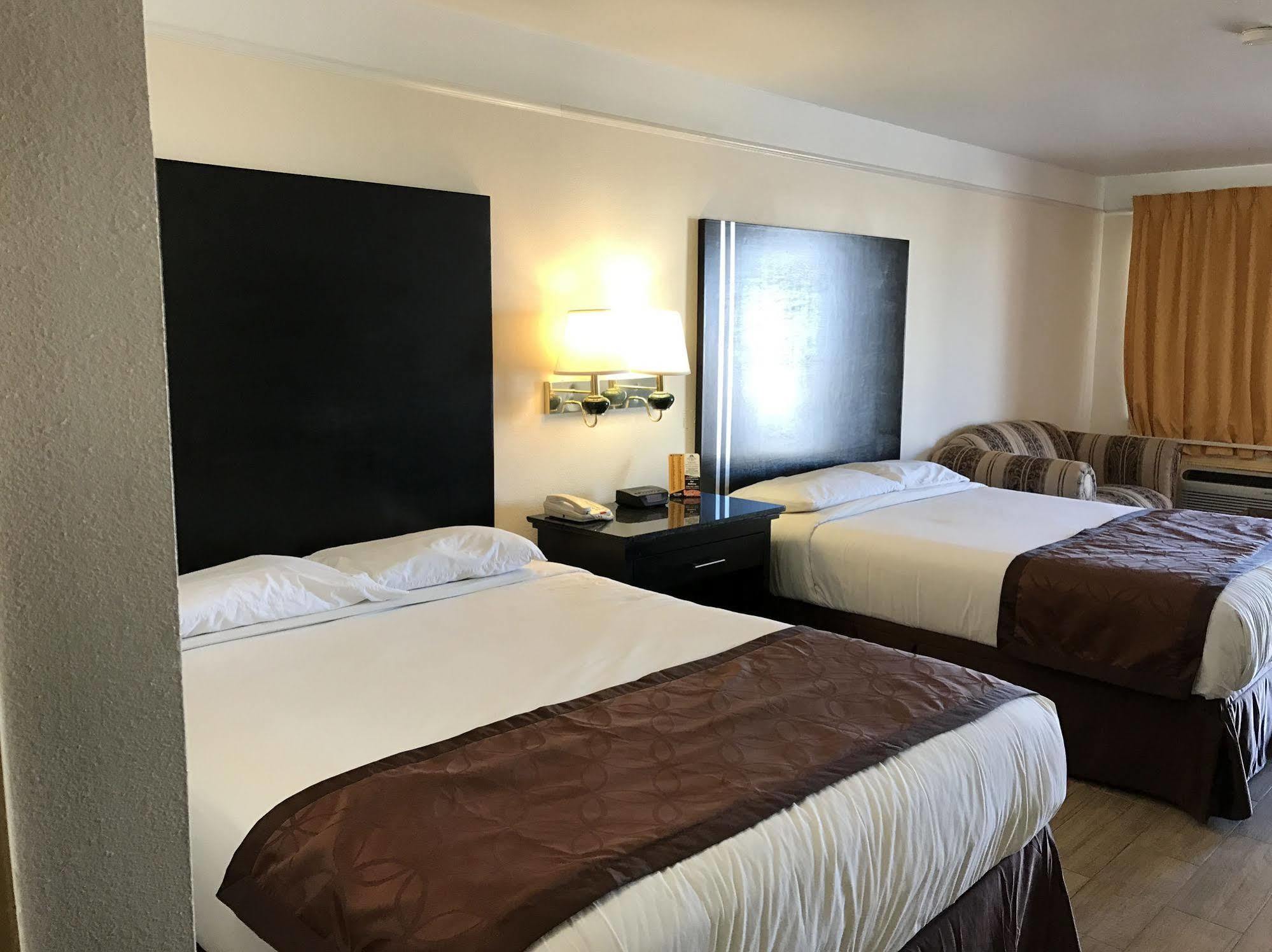 Texas Inn & Suites Pharr/San Juan Екстер'єр фото