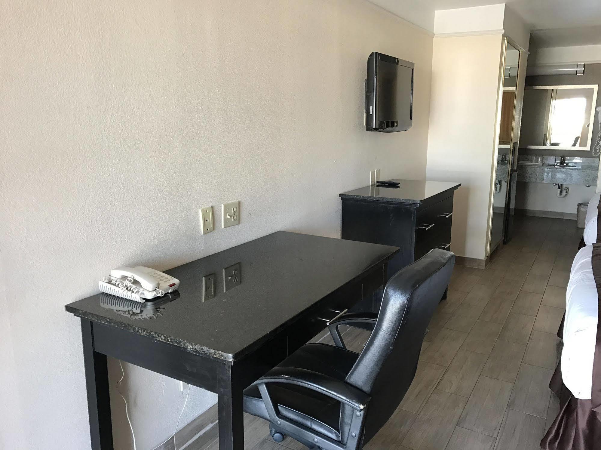 Texas Inn & Suites Pharr/San Juan Екстер'єр фото