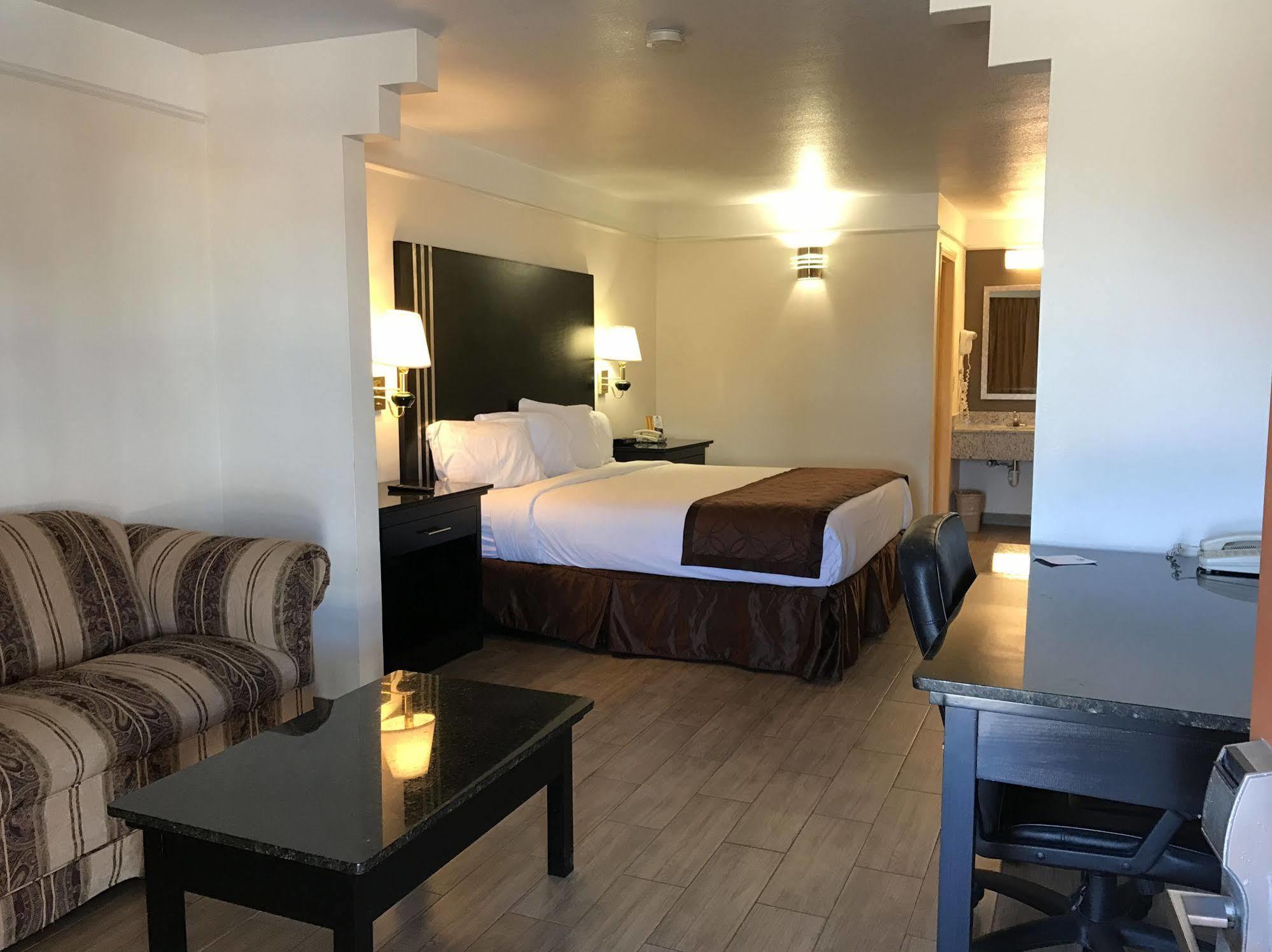 Texas Inn & Suites Pharr/San Juan Екстер'єр фото