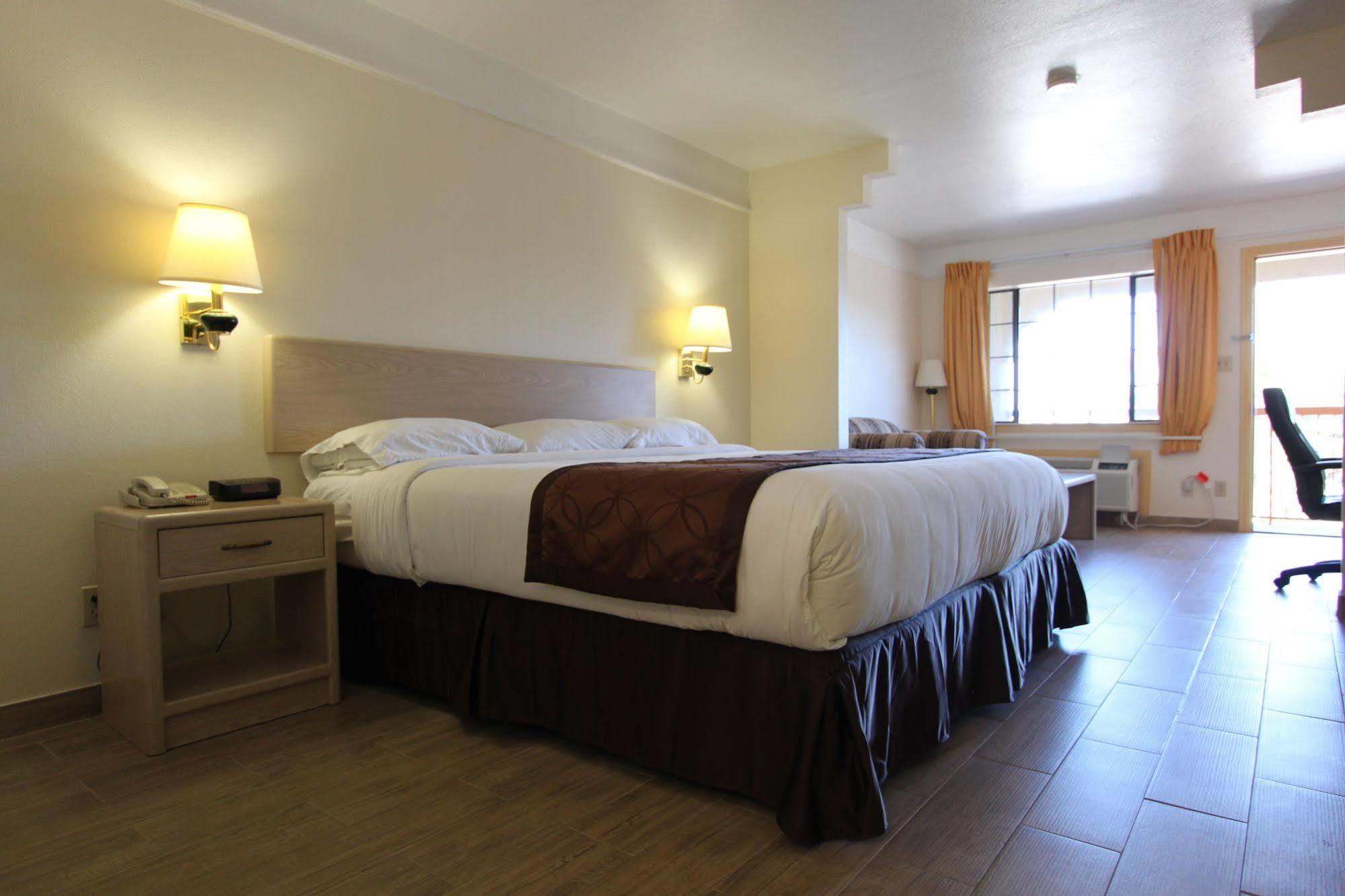 Texas Inn & Suites Pharr/San Juan Екстер'єр фото