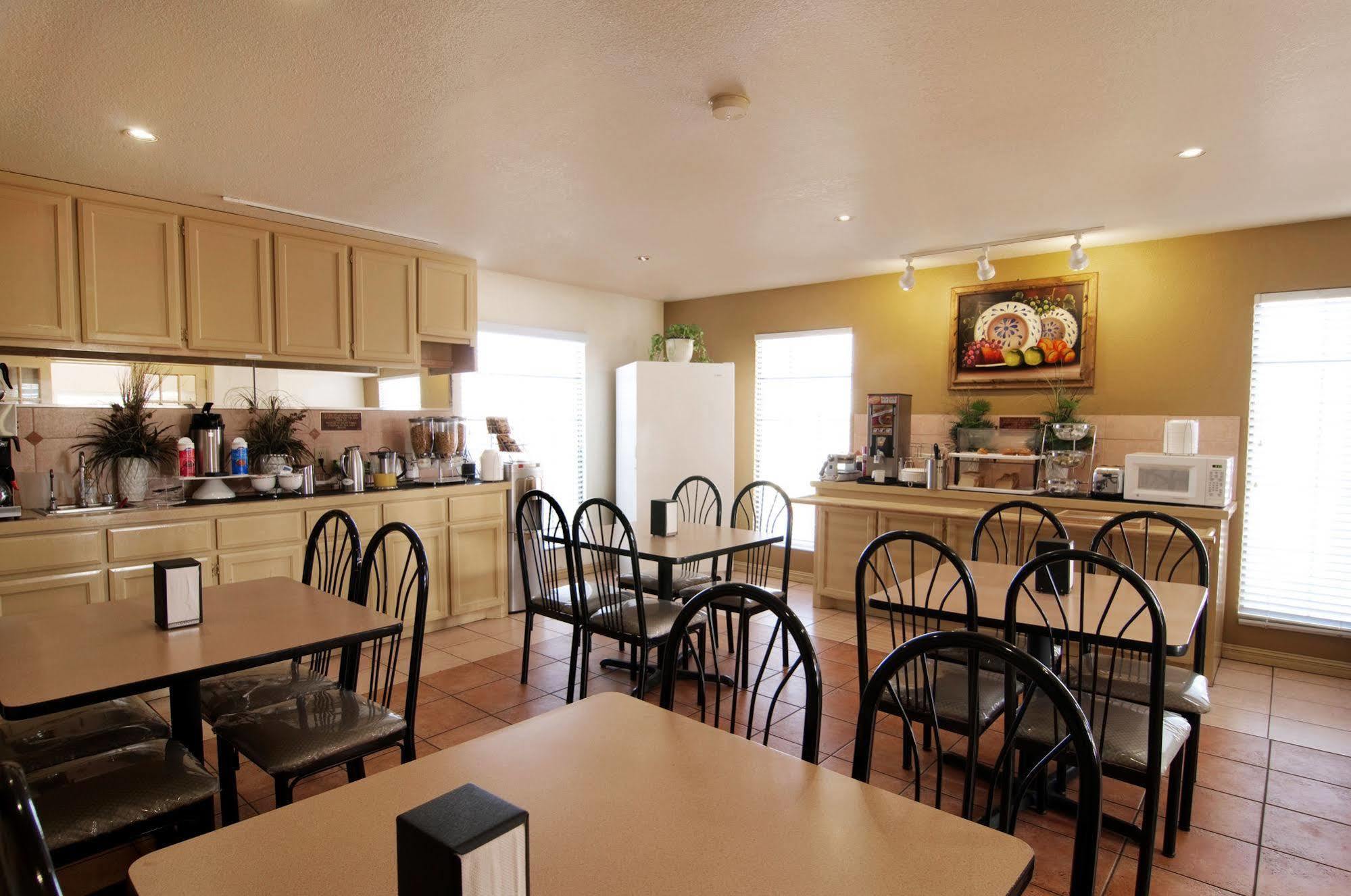 Texas Inn & Suites Pharr/San Juan Екстер'єр фото