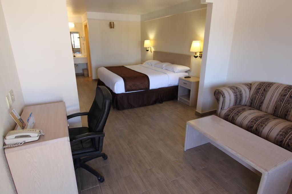 Texas Inn & Suites Pharr/San Juan Екстер'єр фото