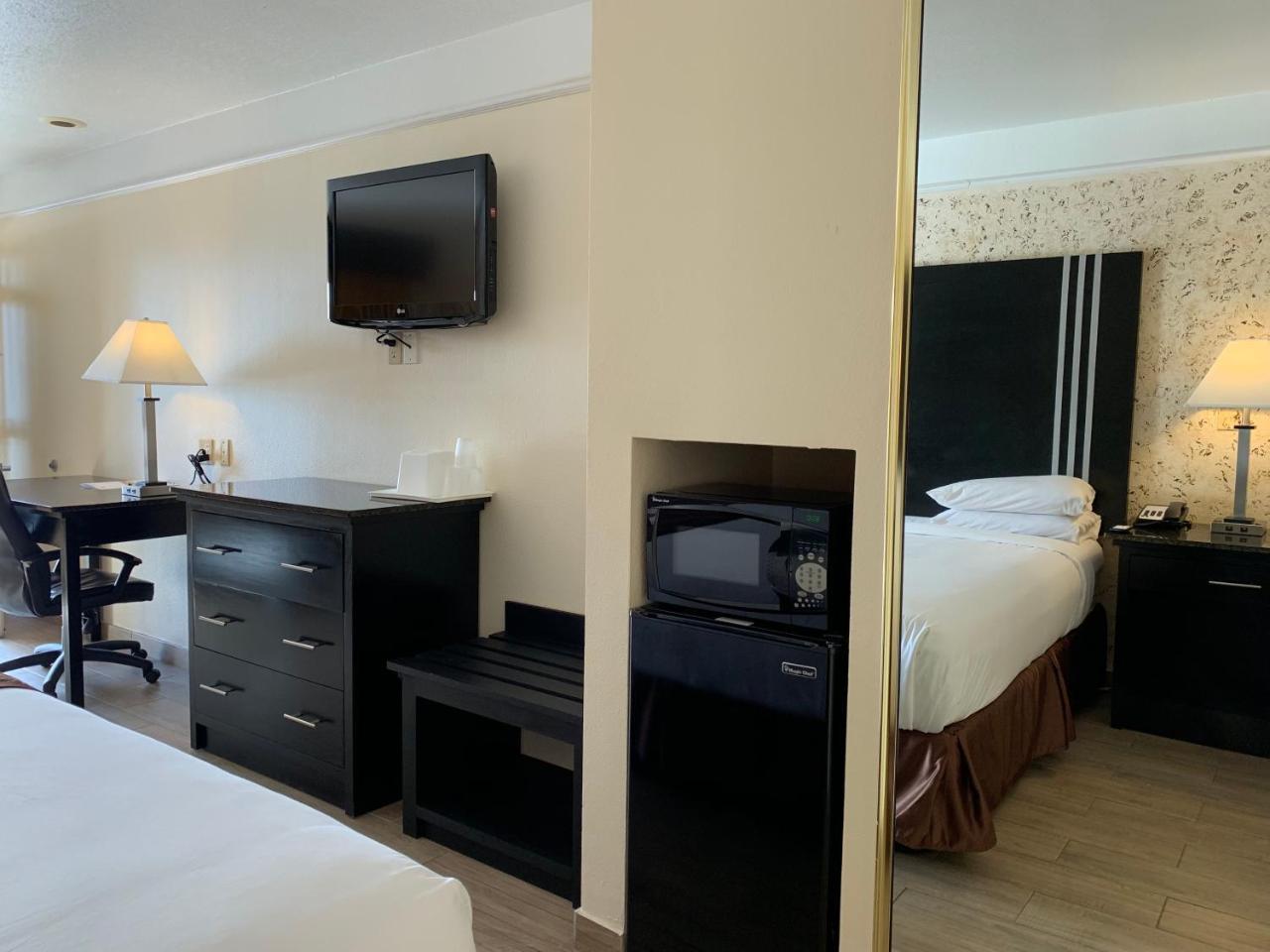Texas Inn & Suites Pharr/San Juan Екстер'єр фото
